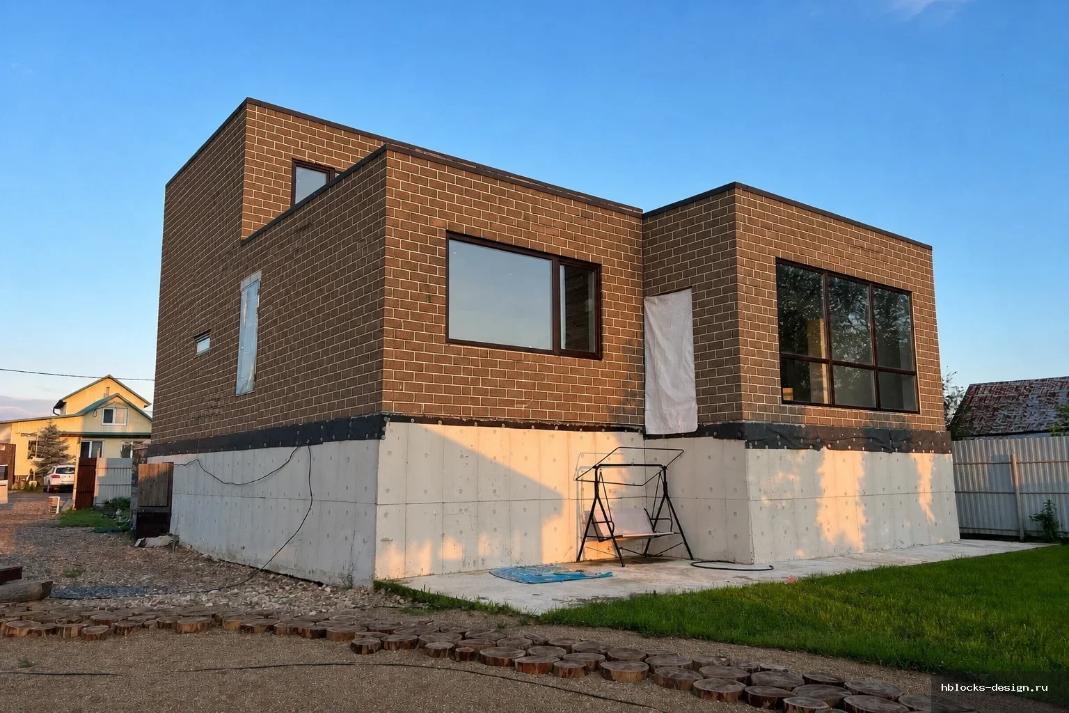 Determine scene type from the source image (interior room, building facade, or outdoor landscape); keep the same functional space, layout, windows, and camera as in the photo; do not replace with an unrelated scene. · Пользовательское описание